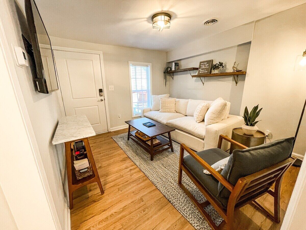 ♥Southern Charm♥ walkable/outdoor space/new reno
