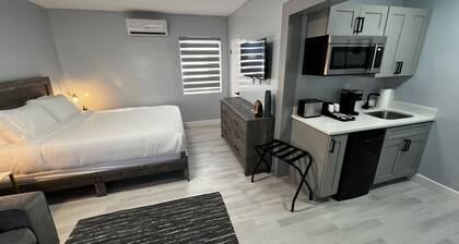Cozy Beachside Modern Boutique Hotel Suite with Kitchen - by Oceano Suites