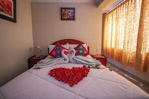 Quarto clássico | Escrivaninha, Wi-Fi de cortesia, roupa de cama
