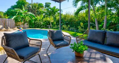 Tropical Getaway + Heated Pool, Arcades–5 MIN to The Fort: Pickleball - Sleeps 8