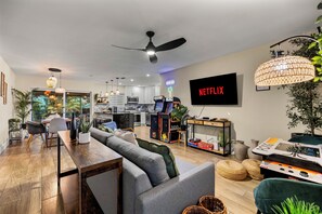 Smart-TV, Videospiele, Stereoanlage