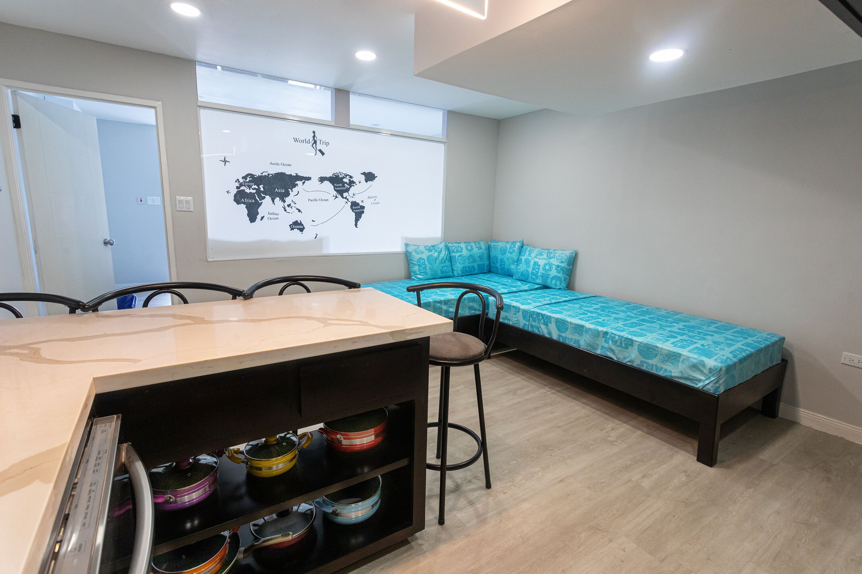 New Modern Ocean View 2bed2bath Hip Strip - Montego Bay