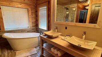 Luxury Cabin | Bathroom
