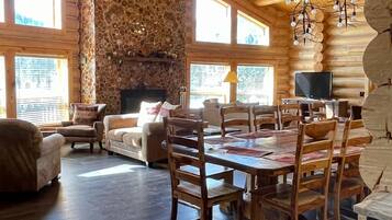 Luxury Cabin | Living area