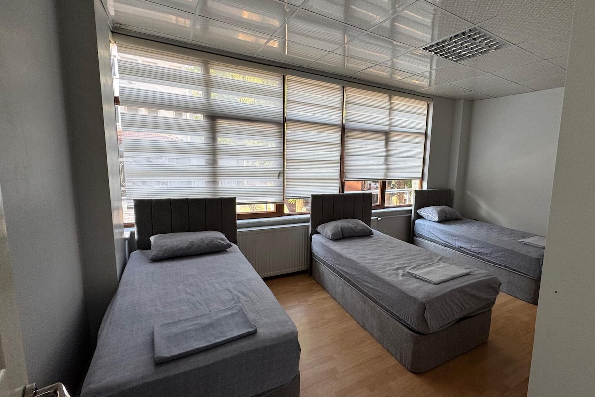 Laptop workspace, soundproofing, iron/ironing board, free WiFi
