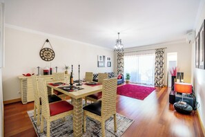 Dining - Modern & Spacious Flat with Pool close to Oura (Albufeira)