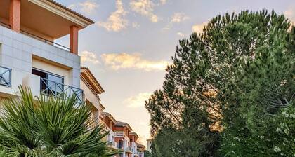 Modern & Spacious Flat with Pool close to Oura