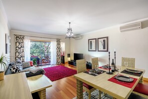 Interior - Modern & Spacious Flat with Pool close to Oura (Albufeira)