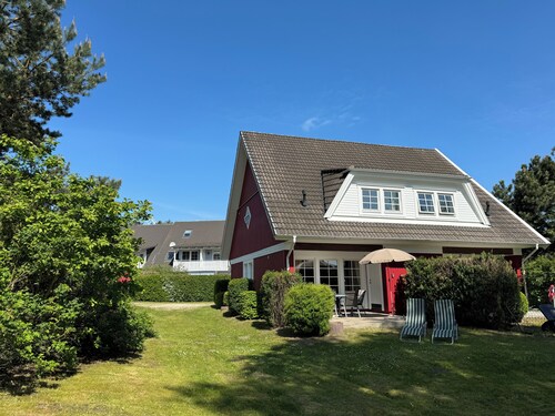 Cozy vacation home for 4-6 persons with garden in Trassenheide