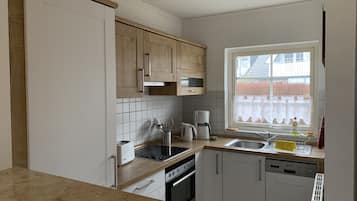 Kühlschrank, Ofen, Herdplatte, Geschirrspüler