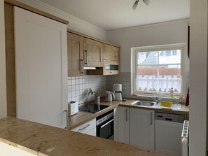 Frigorífic, forn, placa de cuina i rentaplats 