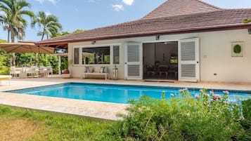 Piscine extérieure