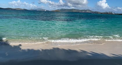 Gorgeous Oceanfront Condo on Sapphire Beach!