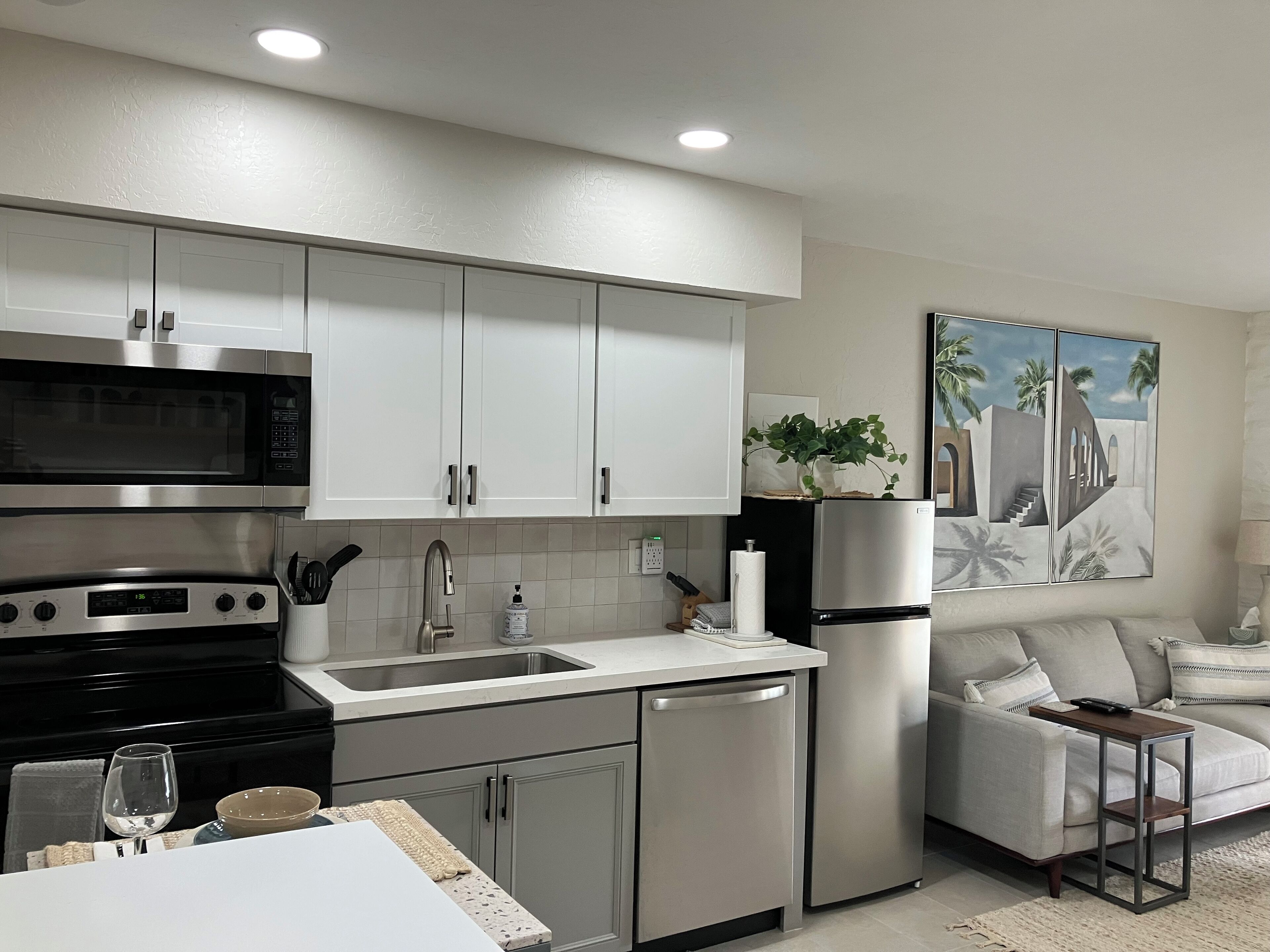 Fridge, microwave, stovetop, dishwasher