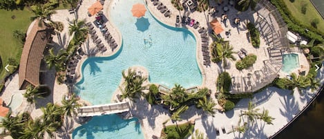 Utomhuspool och uppvärmd pool