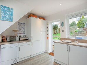 Dishwasher, highchair - 2 bedroom accommodation in Malborough (Malborough)
