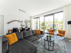 Villa | Living room - Attractive Villa in Zeewolde With Garden (Zeewolde)