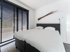 3 habitaciones, muebles diferentes y ropa de cama 