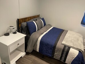 2 bedrooms, iron/ironing board, WiFi, bed sheets - Conveniently Located and Modernly Stylish. Close to fairgrounds and GVMC (Lewisburg)