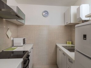 Apartment | Private kitchen | Fridge, oven, stovetop, electric kettle