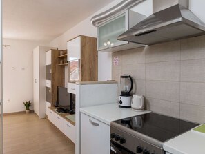 Apartment | Private kitchen | Fridge, oven, stovetop, electric kettle - Apartment Meet & Greet- Studio Apartment With Terrace and Sea View (Dubrovnik)