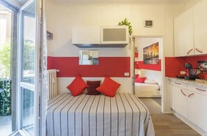 Apartment, 1 Bedroom, Smoking, Balcony | Private kitchen - Suite Navigli Con Balcone (Milan)