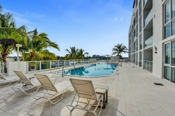 Outdoor pool, a rooftop pool - Luxury Condo On The Beach. Huge Private Balcony. 5-Star Amenities (Fort Lauderdale)
