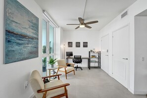 Interior - Luxury Condo On The Beach. Huge Private Balcony. 5-Star Amenities (Fort Lauderdale)