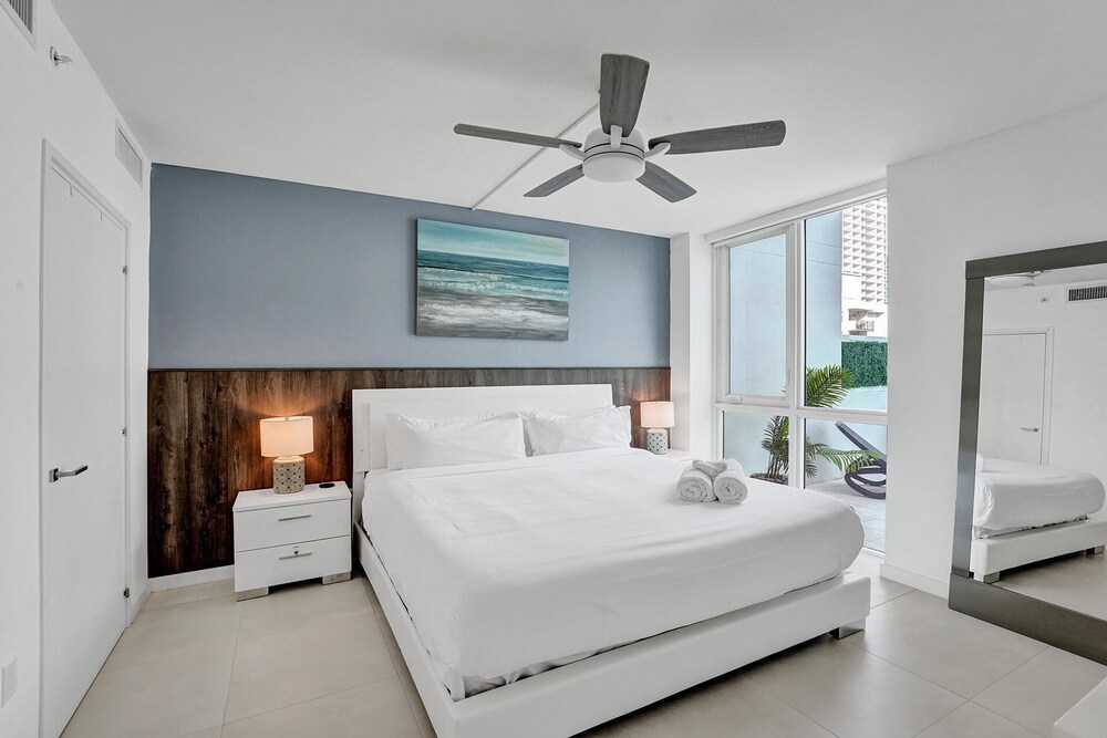 Stunning Smart Home Luxury Condos With Private Guest Suite image