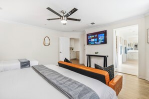 5 bedrooms, desk, iron/ironing board, travel crib