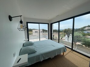 5 habitaciones, tabla de planchar con plancha, wifi y ropa de cama 