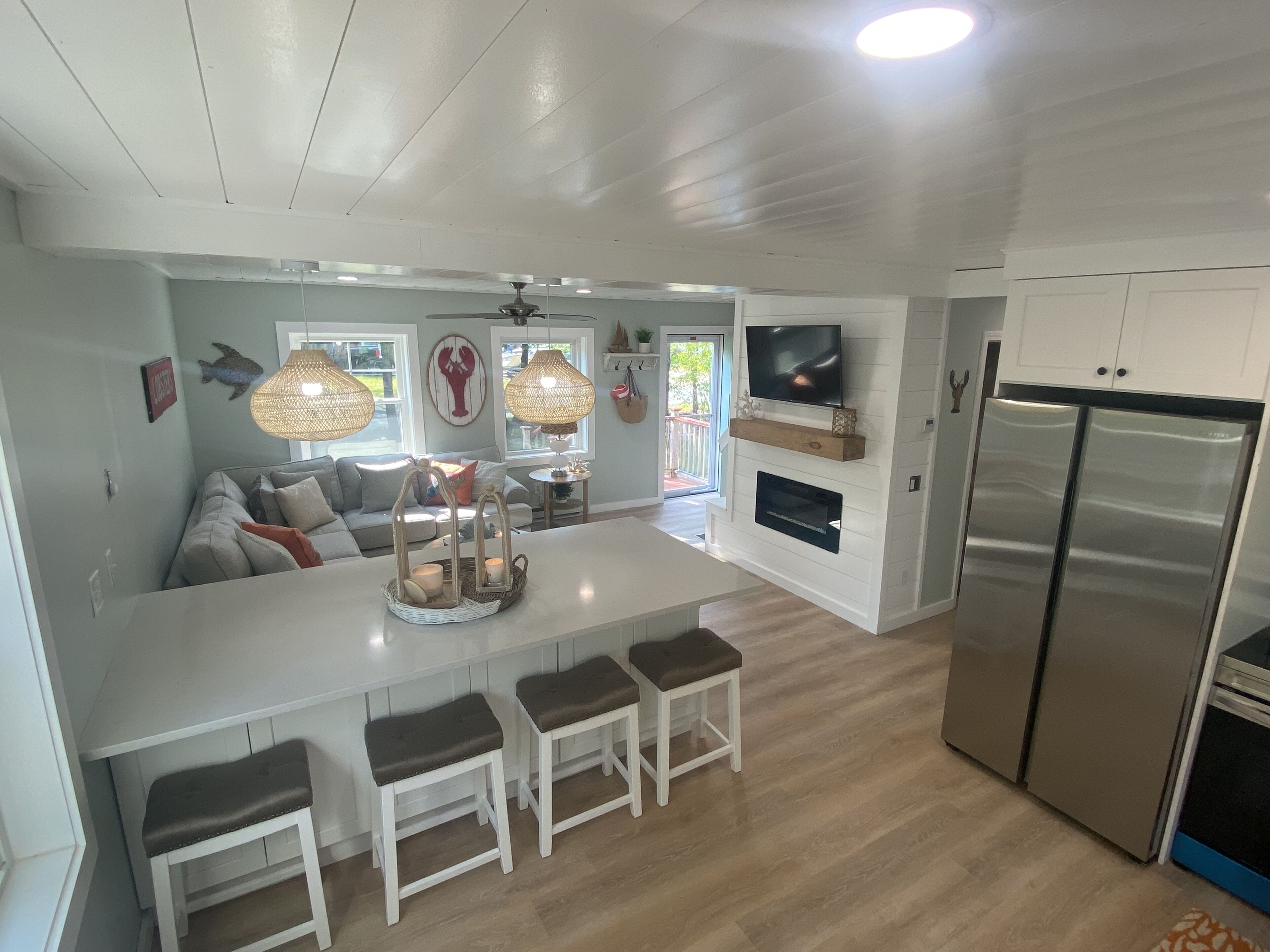 4br2ba home with central AC, sleeps 12, 1.5 miles to beach!! BEACH PASS! 