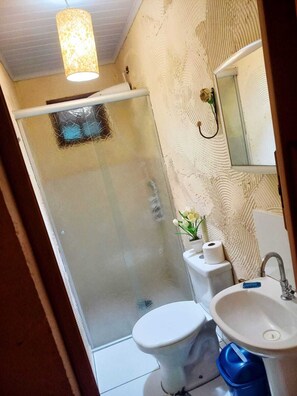 Romantic Double Room | Bathroom - POUSADA SERRANO (São Bento do Sapucaí)