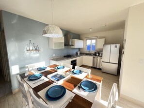 Premier Villa, 2 Bedrooms, Non Smoking, Beachfront | Dining room - Playa Caracol (Punta Chame)