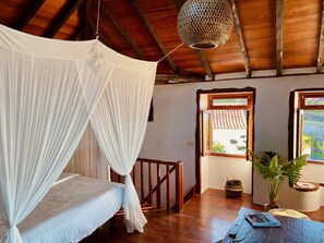 Casa família, banheira de imersão, vista para o oceano | Wi-Fi de cortesia, roupa de cama