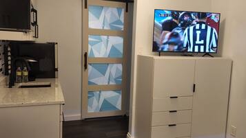 1 bedroom, bed sheets