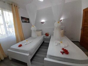3 bedrooms, in-room safe, iron/ironing board, travel crib