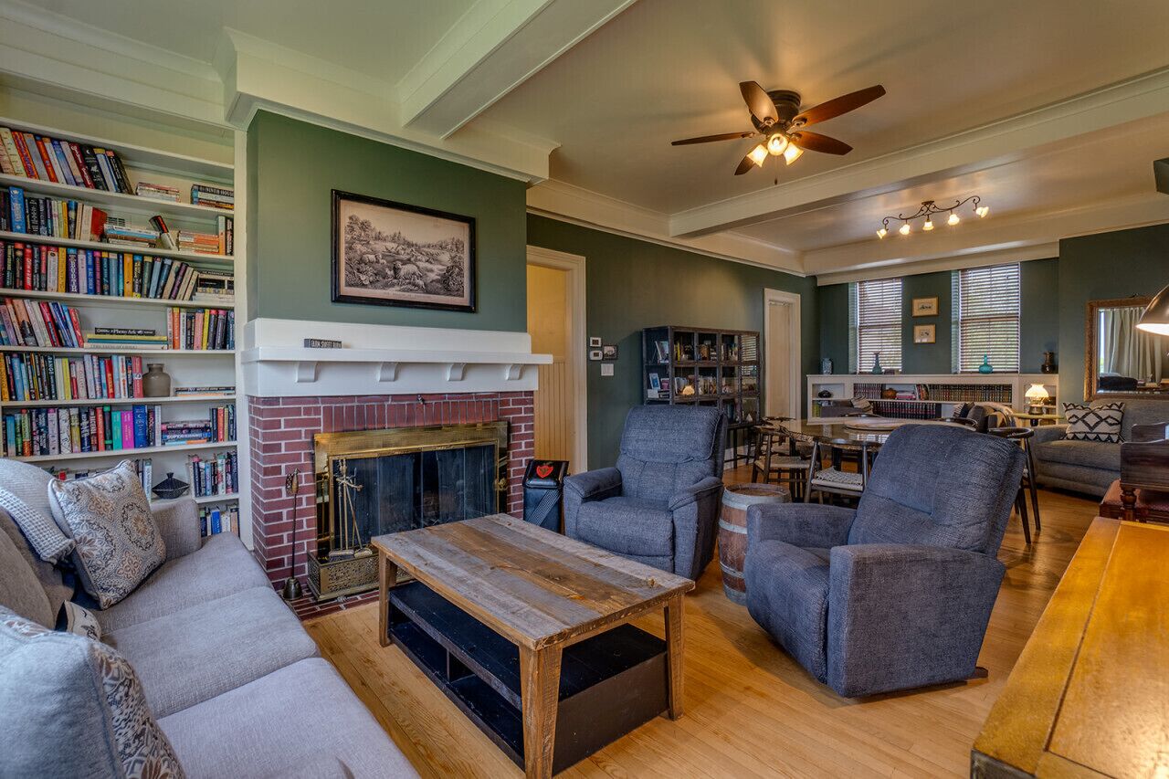 Sweet Farm Guest House w\/ Lake Views & Vineyard