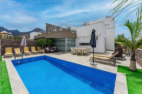 5BR Villa in Costa Adeje with Private Pool