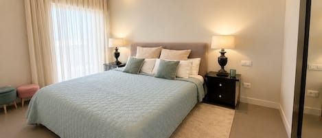 5 chambres, coffre-fort, fer et planche à repasser, lit de bébé portatif