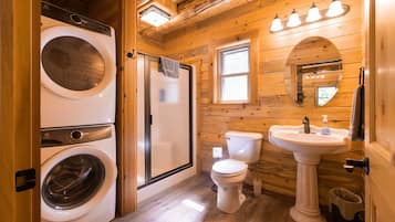 Shower, jetted bath, hair dryer, towels