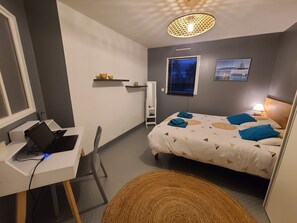 4 bedrooms, desk, iron/ironing board, travel cot