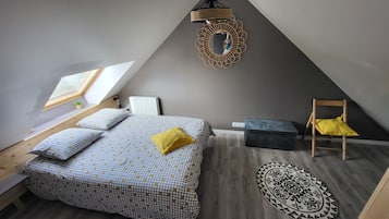 4 bedrooms, desk, iron/ironing board, travel cot