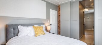 8036-WALK to Mayo-Cozy&Chic 1 BR APT with free parking.