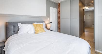 8036-WALK to Mayo-Cozy&Chic 1 BR APT with free parking.