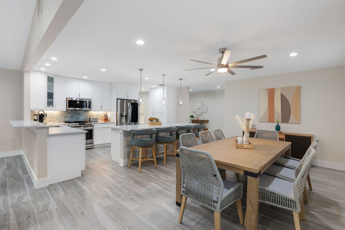 Photo 9 of Luxury 6BR Naples Retreat with private Pool. Beach, & 5th Ave Just Minutes Away!