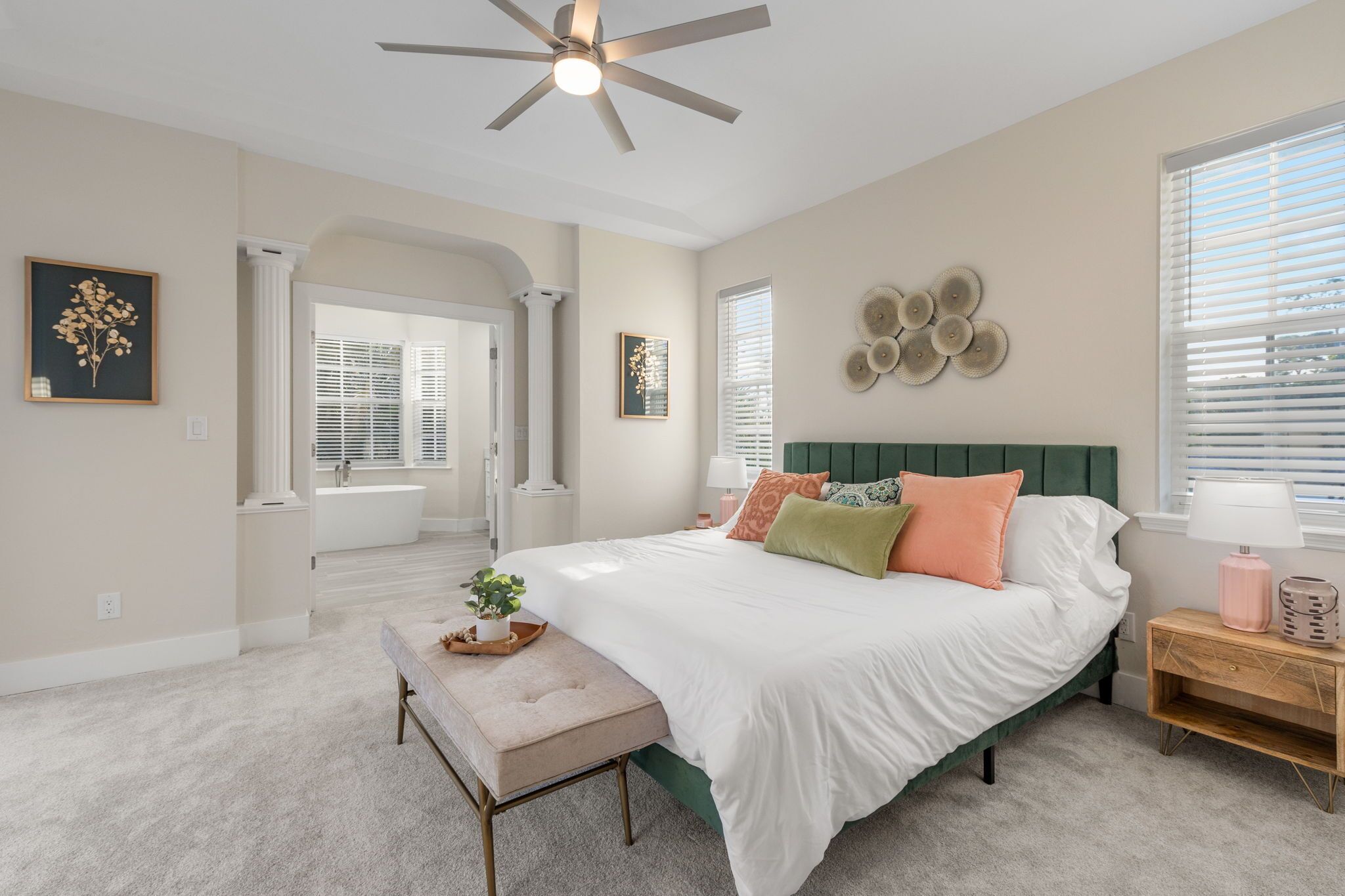 6 soverom, skrivebord, strykejern/-brett og wi-fi (inkludert)