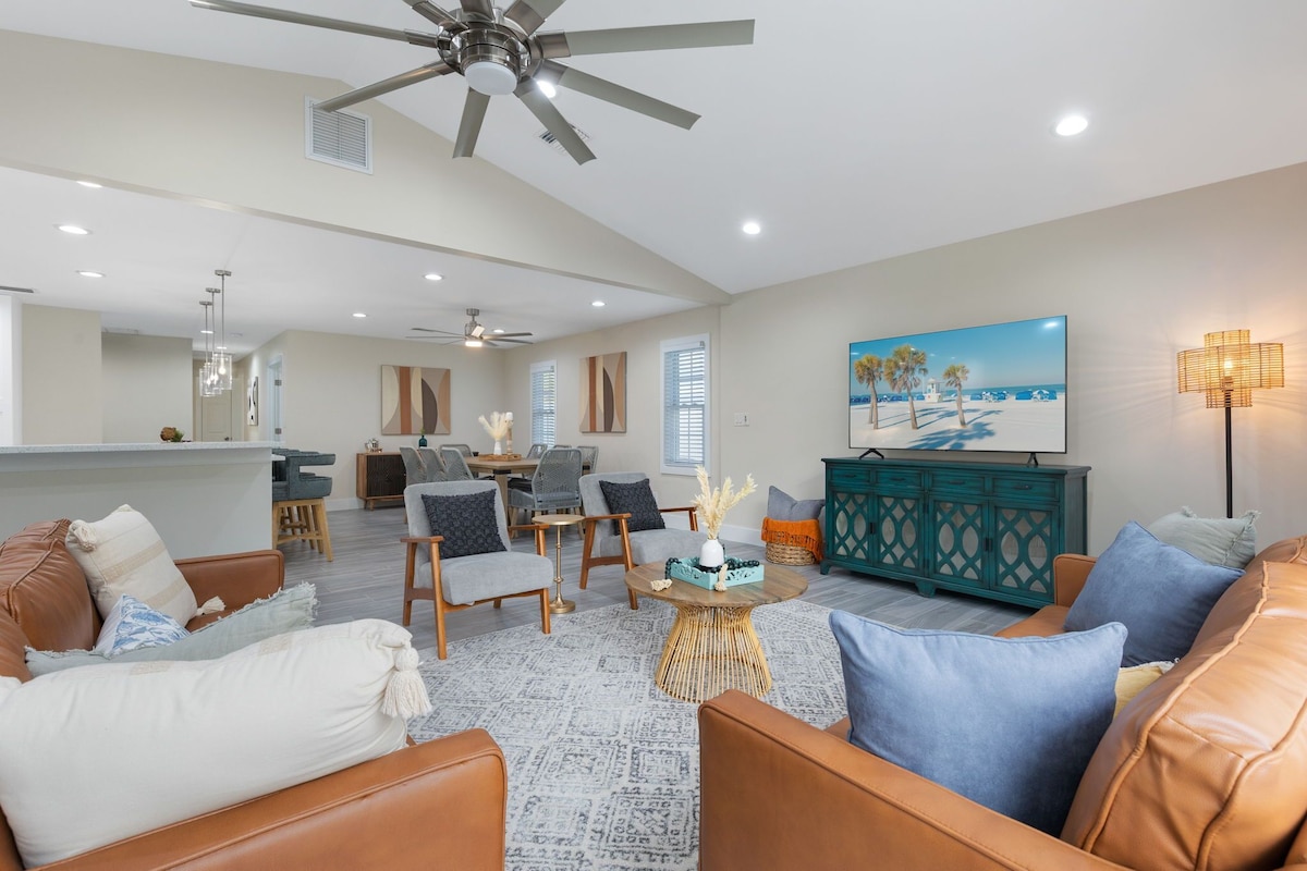 Photo 6 of Luxury 6BR Naples Retreat with private Pool. Beach, & 5th Ave Just Minutes Away!