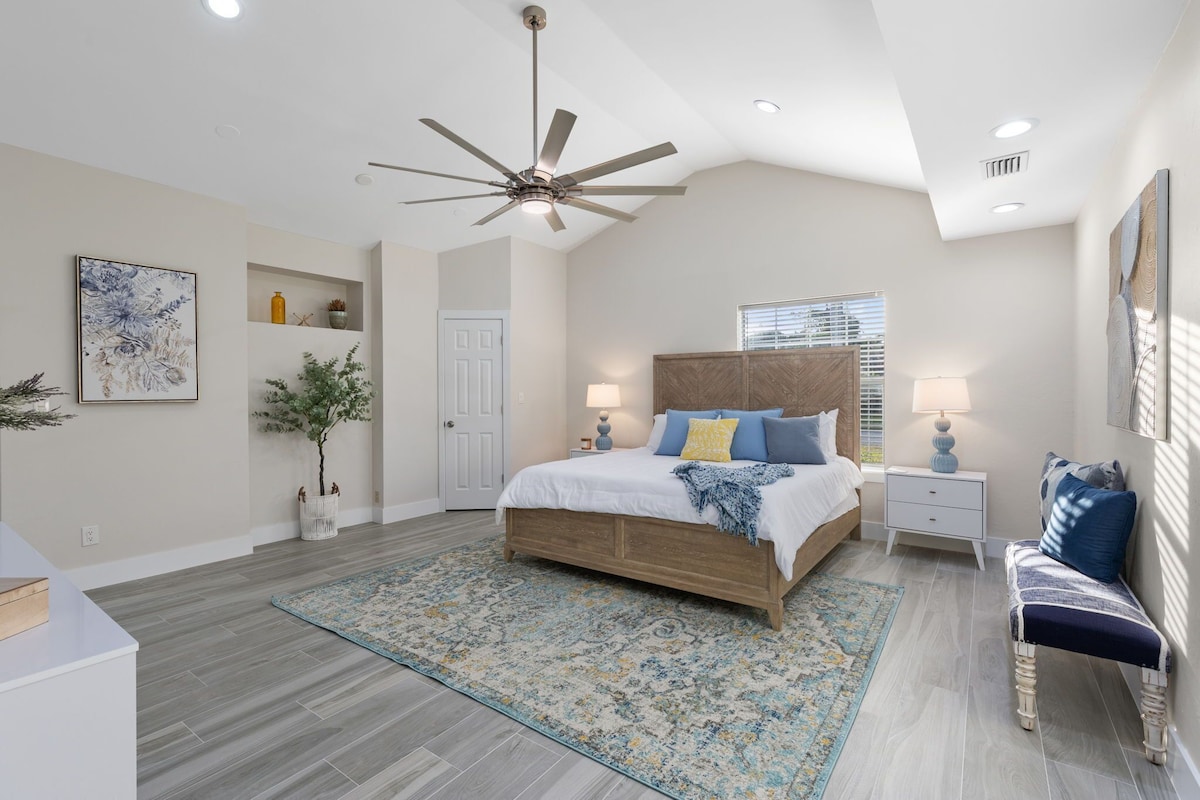 Photo 18 of Luxury 6BR Naples Retreat with private Pool. Beach, & 5th Ave Just Minutes Away!