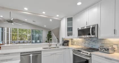 Dream vacation home just 3 minutes to Naples Beach with 3 king ensuites.